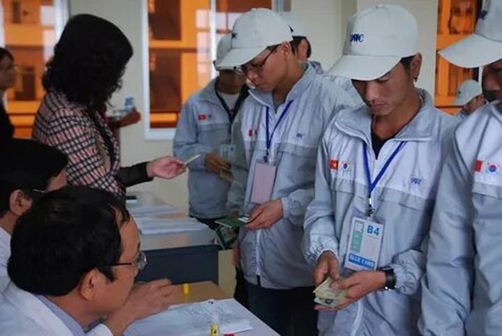 Hotspot Matrix: Biến Từ công nhân rửa chai, quét thành cơ hội marketing đột phá