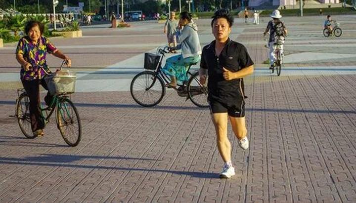 Tỏa Sáng Trên Mạng Xã Hội: Chuyên Gia Trang Điểm & Hotspot Matrix